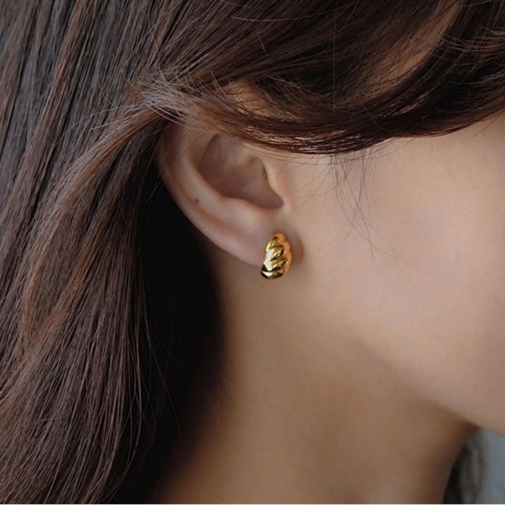 Elegant Gold Earrings